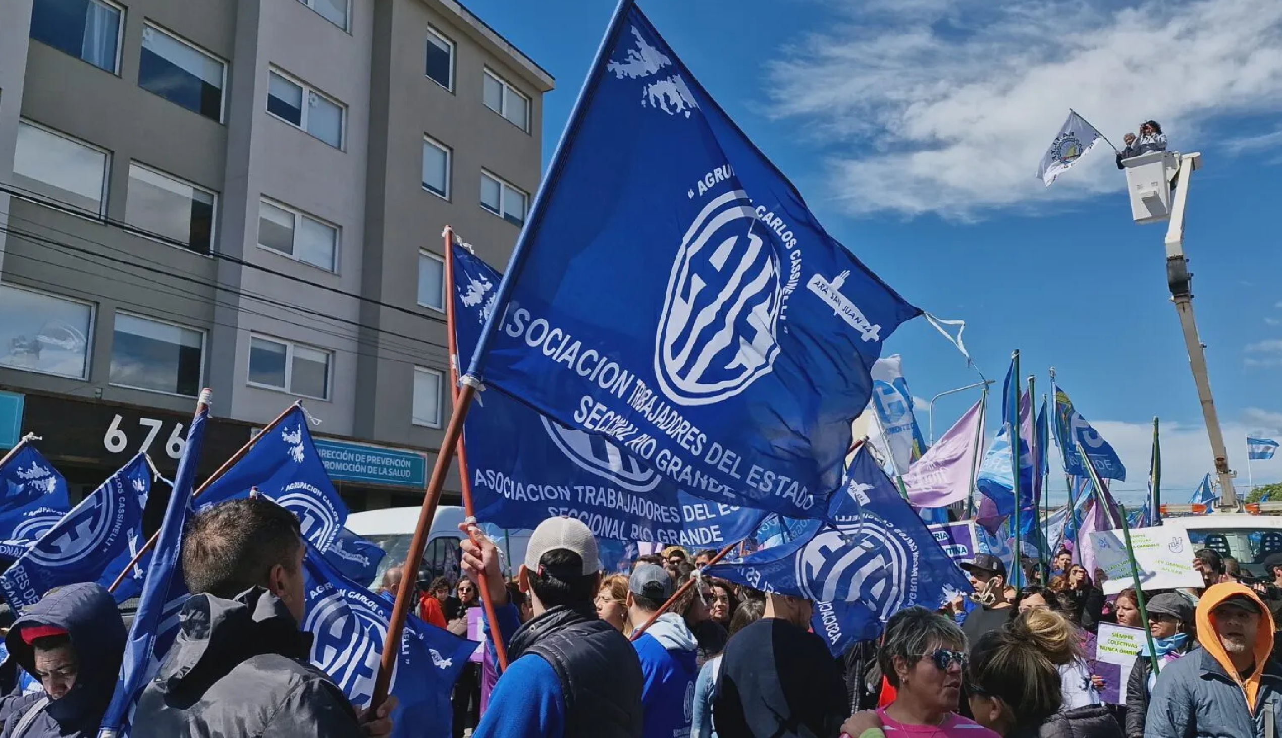 ATE Río Grande se suma al paro nacional en defensa del empleo público - TDF News
