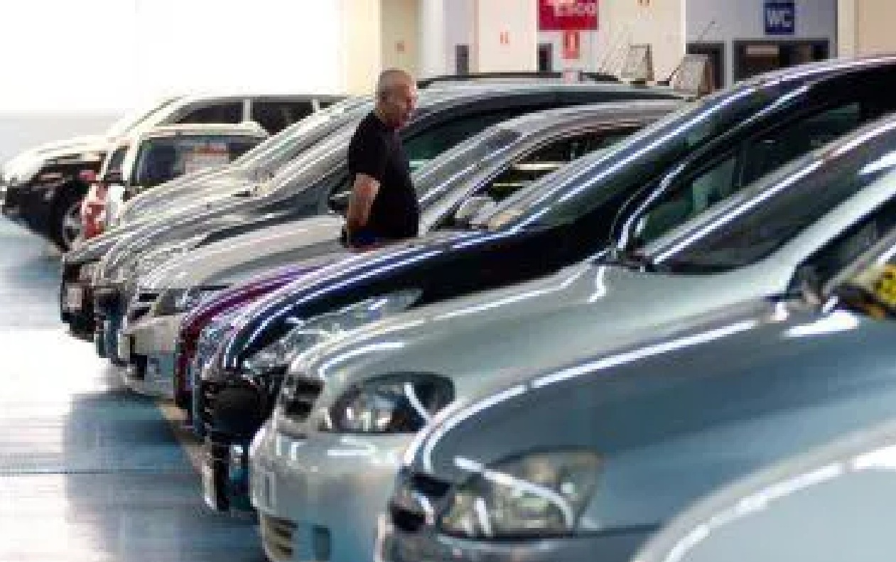 Un argentino necesita hasta 74 sueldos para comprar el auto más barato
