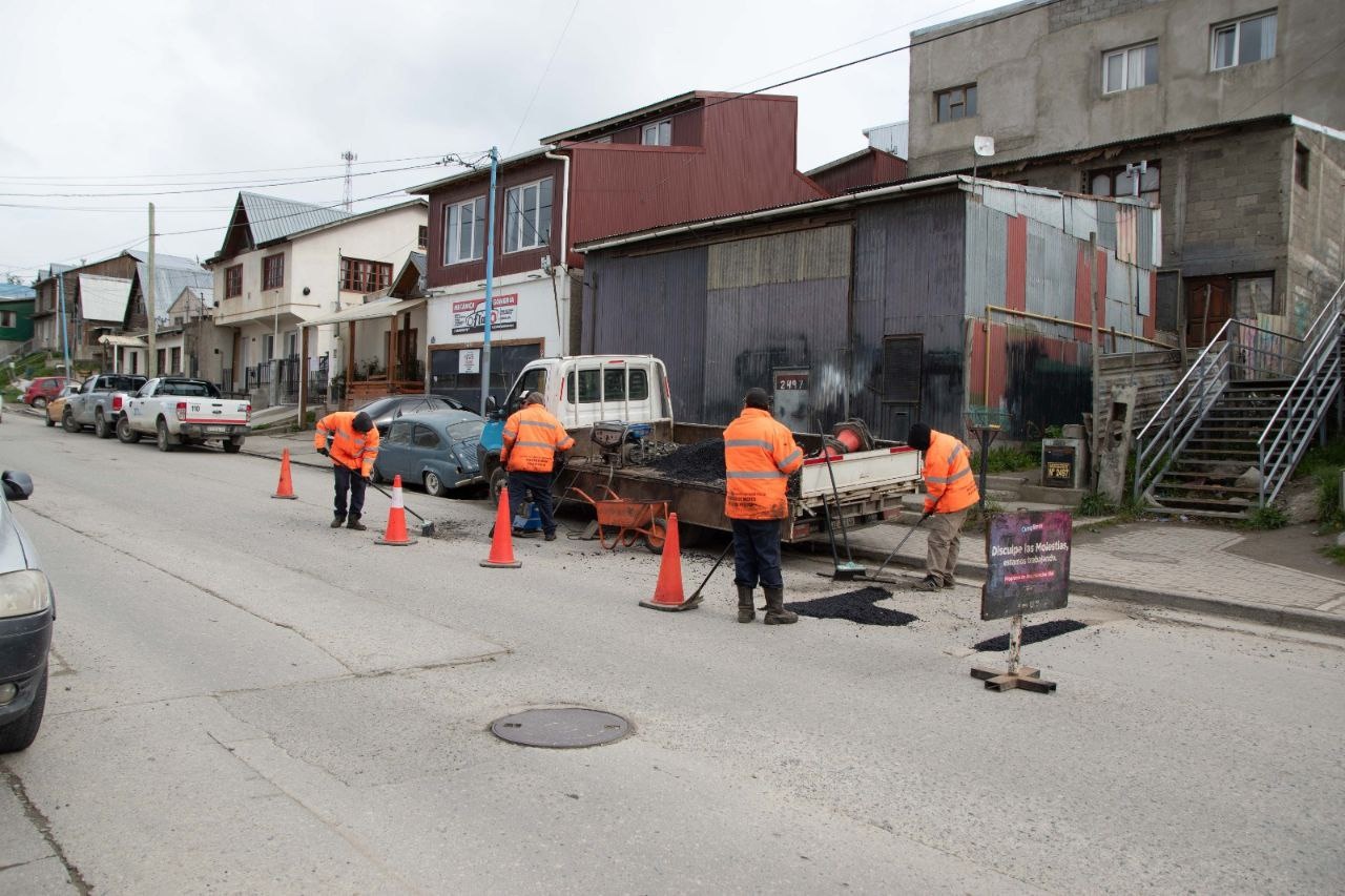 Avanza el plan de recuperación vial en diferentes sectores de Ushuaia