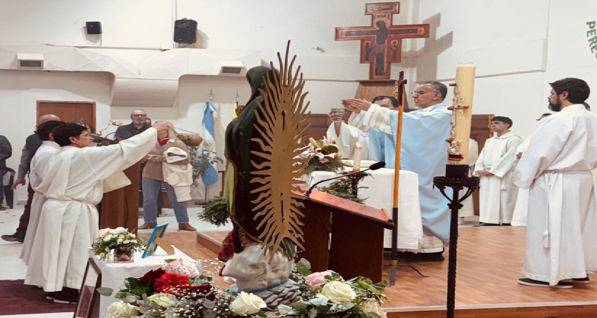 La comunidad celebró el regreso de la parroquia Sagrado Corazón de ...