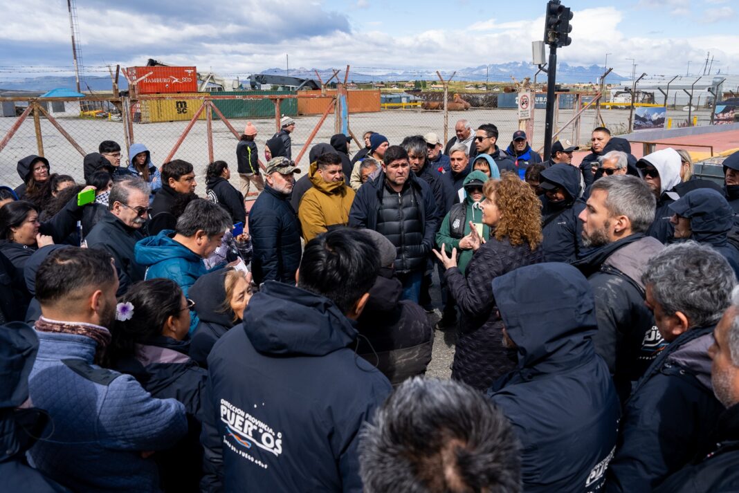 Urquiza se reunió con trabajadores portuarios en medio de la protesta por la intervención nacional