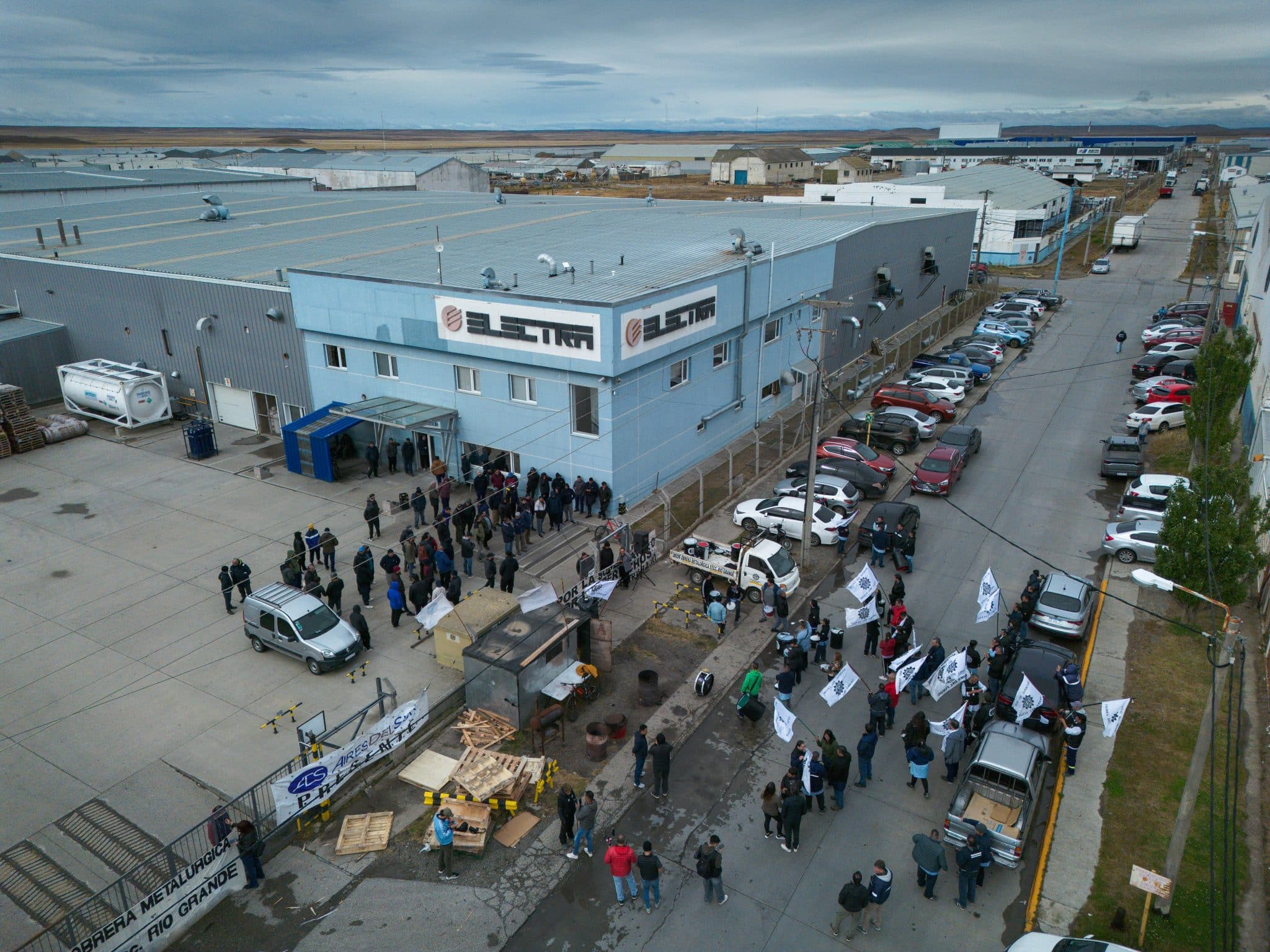 Analizan proyectos para expropiar la planta de Aires del Sur y sostener los puestos de trabajo