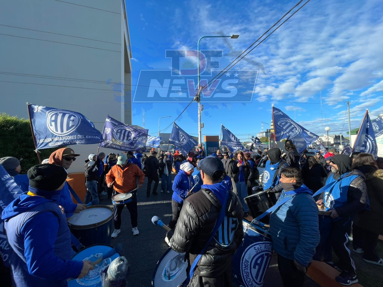 El Gobierno convocó a paritarias con ATE y ATSA, mientras docentes anuncian paro y acampe