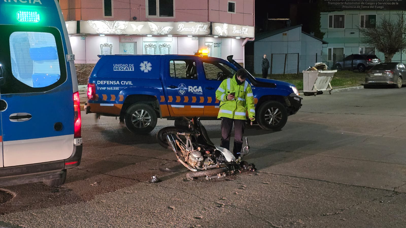 Motociclista herido tras un choque con una camioneta en Río Grande