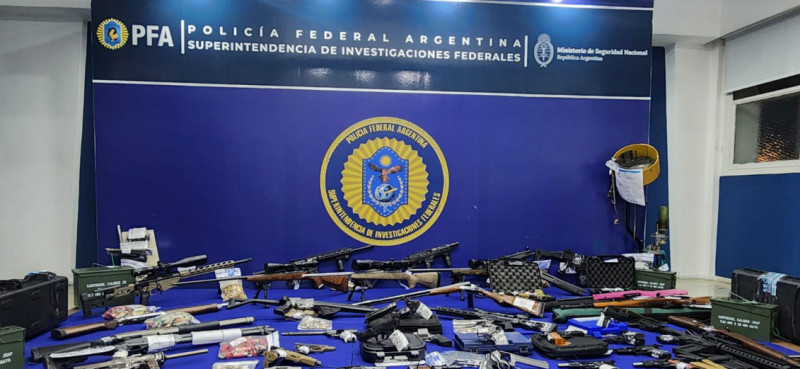 Desarticulan una banda que desviaba armas al mercado ilegal: hubo allanamientos en todo el país