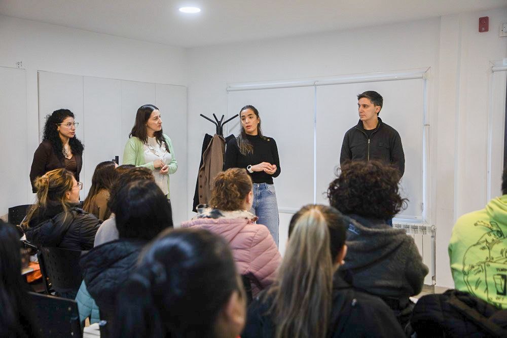 Con más de 700 inscriptos, comenzó la Escuela Municipal de Emprendedores en Río Grande