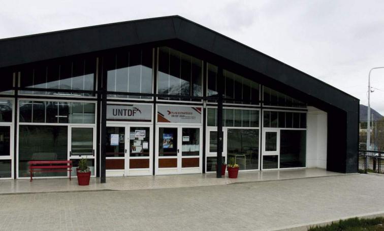 Conflicto en la UNTDF: denuncian recorte de becas y restricciones en la residencia universitaria de Ushuaia