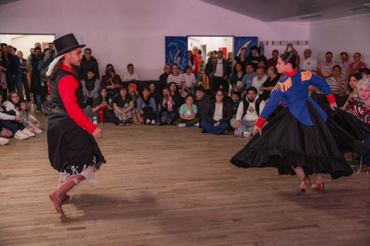 Río Grande celebró una peña folklórica en homenaje al Himno Nacional Argentino