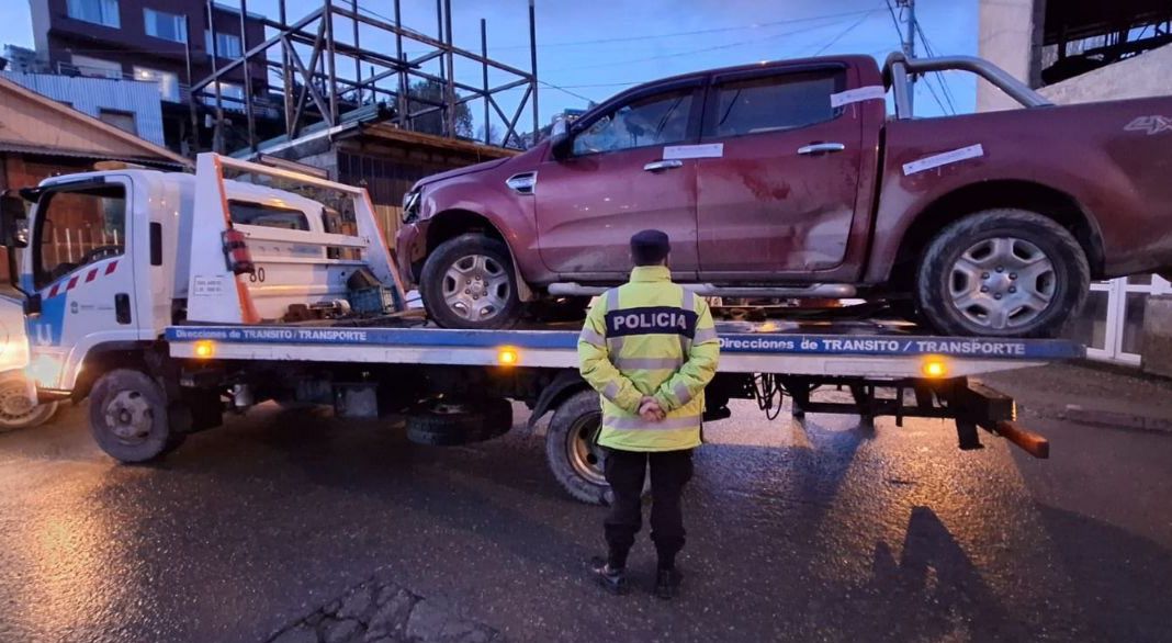 Ushuaia: investigan a una camioneta por atropellar a una mujer y retirarse del lugar