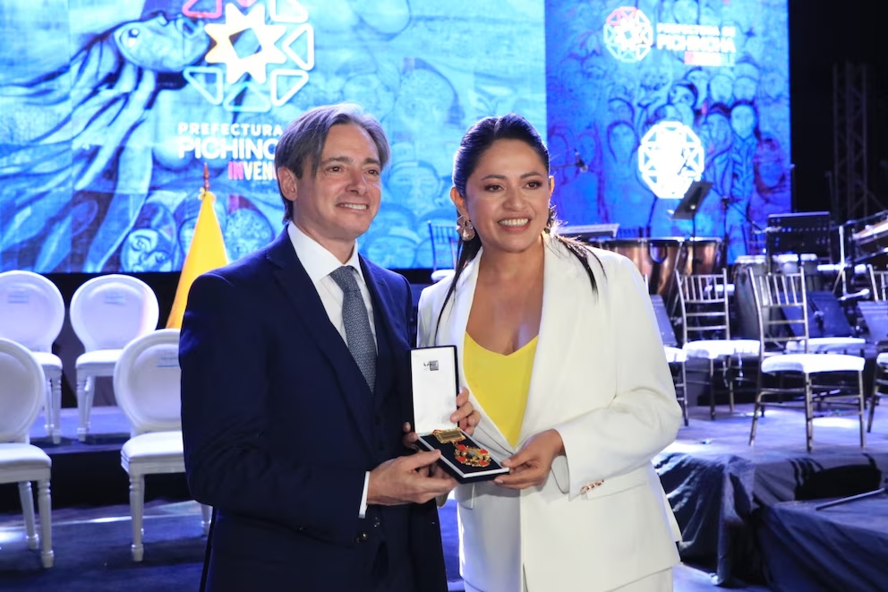 Christian Asinelli fue distinguido en Ecuador y destacó la necesidad de fortalecer la integración regional