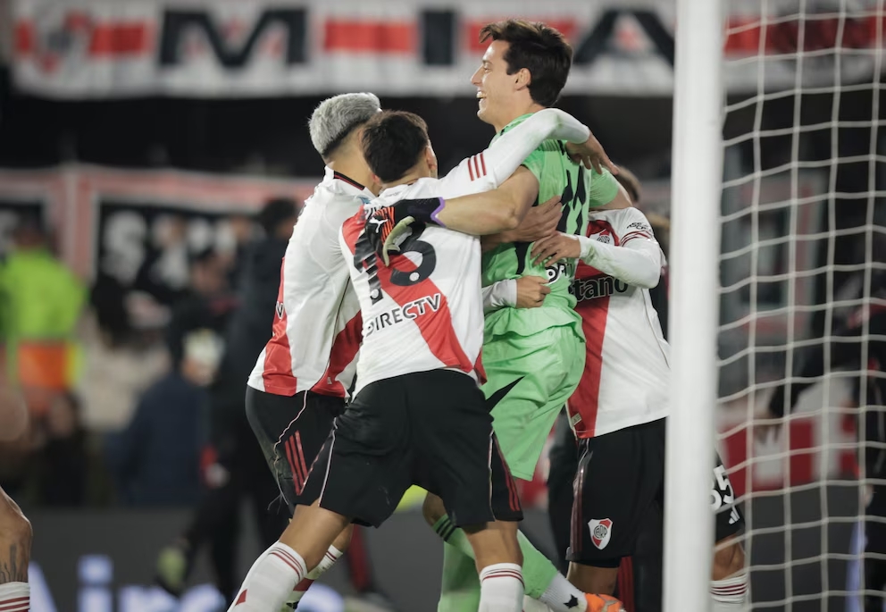 River eliminó a San Lorenzo por penales y avanzó a cuartos del Torneo Apertura