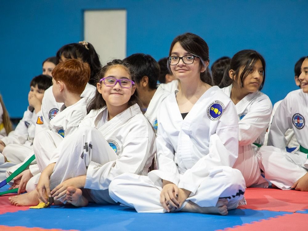 La escuela de taekwondo de los centros comunitarios municipales celebró su 10º aniversario