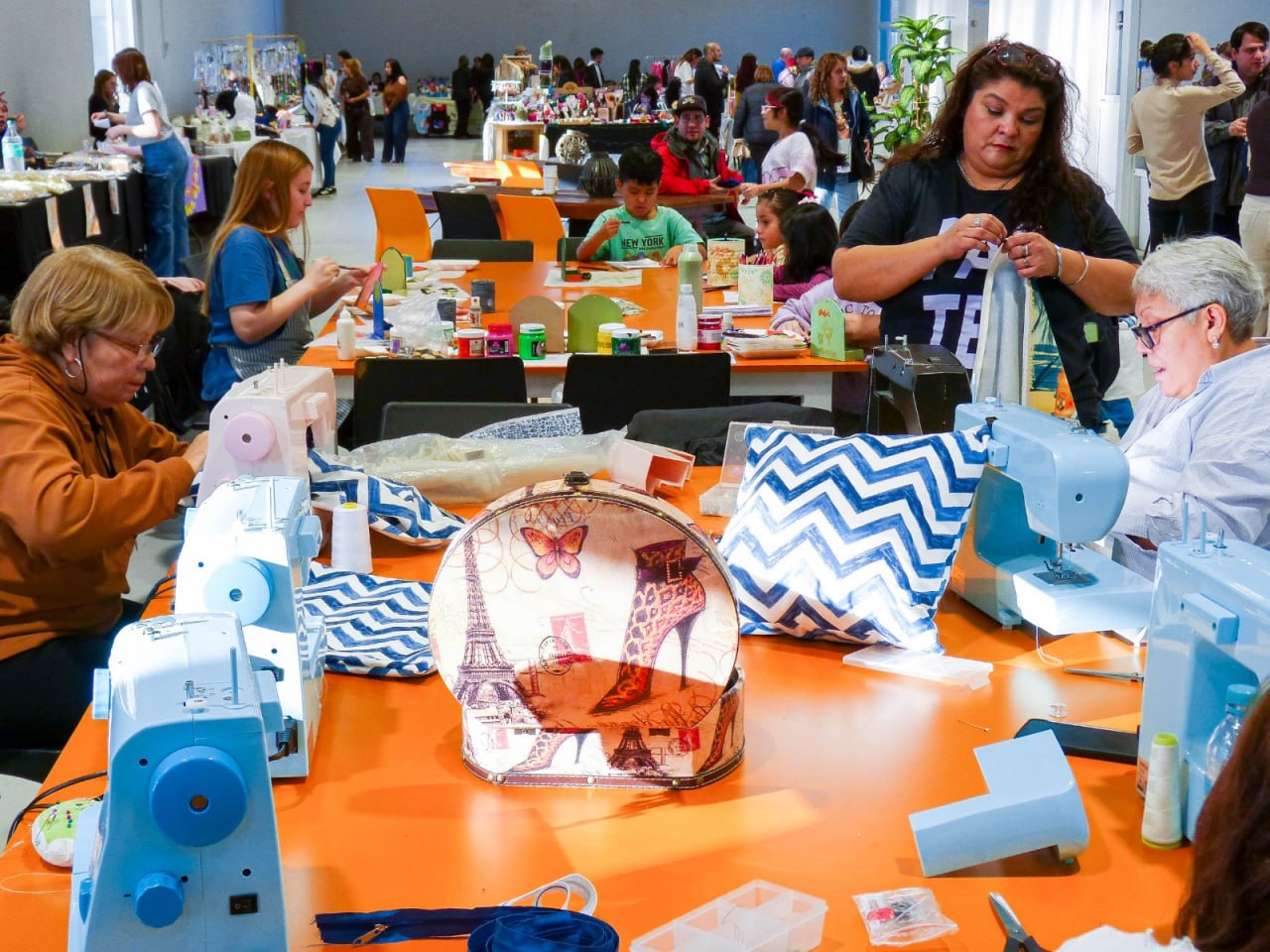 El “Bazar del Fuego” reunió a emprendedores y vecinos en el Paseo del Muelle
