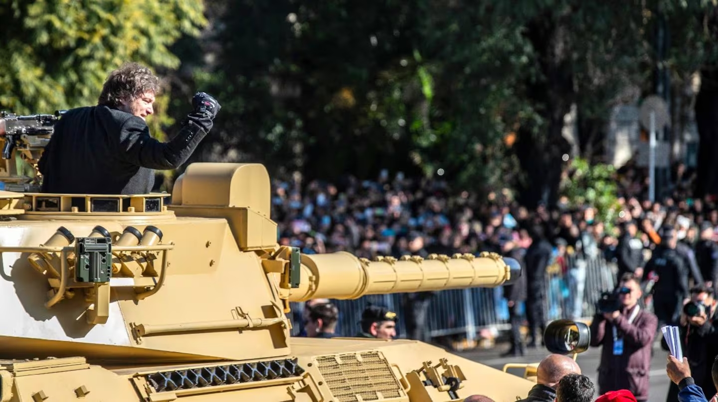 El Gobierno evalúa suspender el desfile militar del 9 de Julio por el ajuste en Defensa