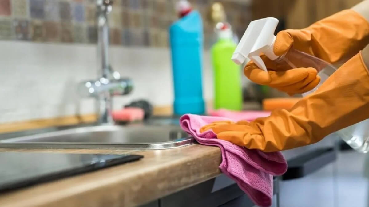 Actualizan salarios para el personal de casas particulares con aumentos hasta julio