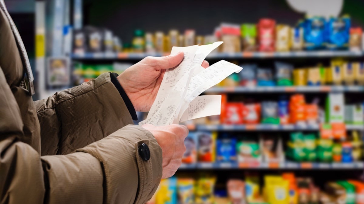 El consumo masivo volvió a caer en abril y las golosinas lideraron las bajas