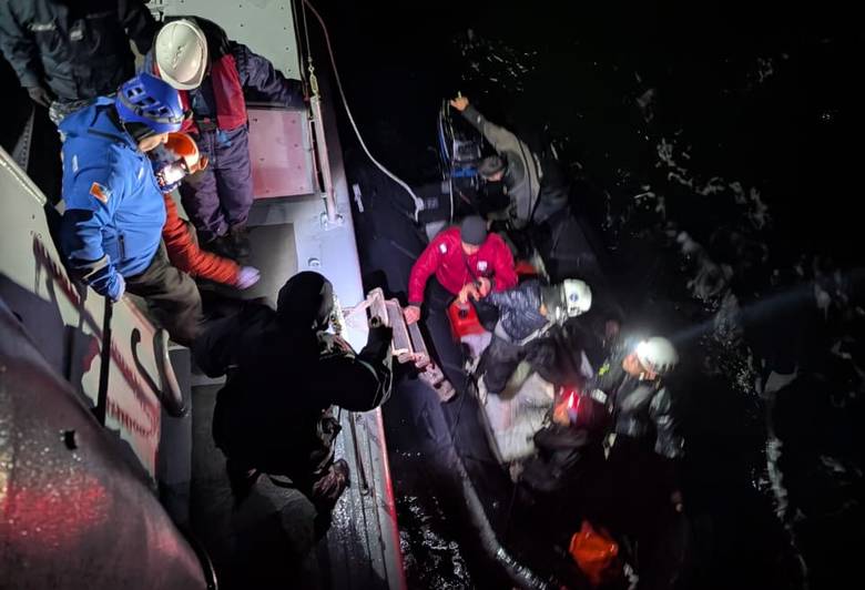 Armada Argentina evacuó de urgencia a un trabajador en Península Mitre durante un operativo nocturno