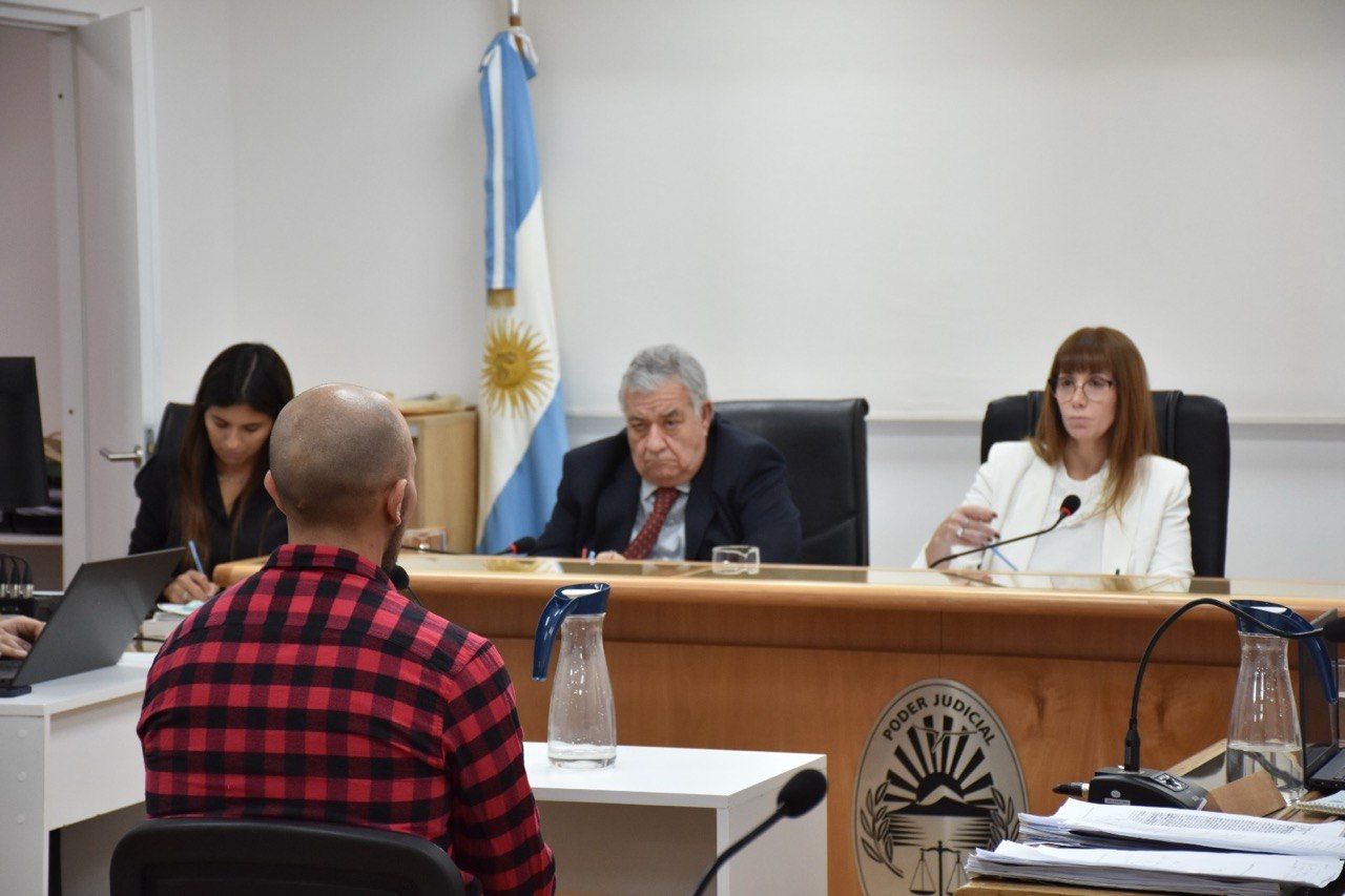 Comenzó el juicio contra un hombre acusado de asaltar a un remisero en Río Grande
