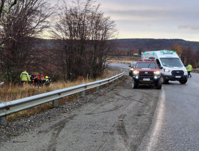 Hallaron a un mochilero desvanecido sobre la Ruta 3 cerca de Tolhuin