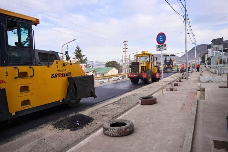 Ushuaia avanza con trabajos de repavimentación sobre calle Magallanes