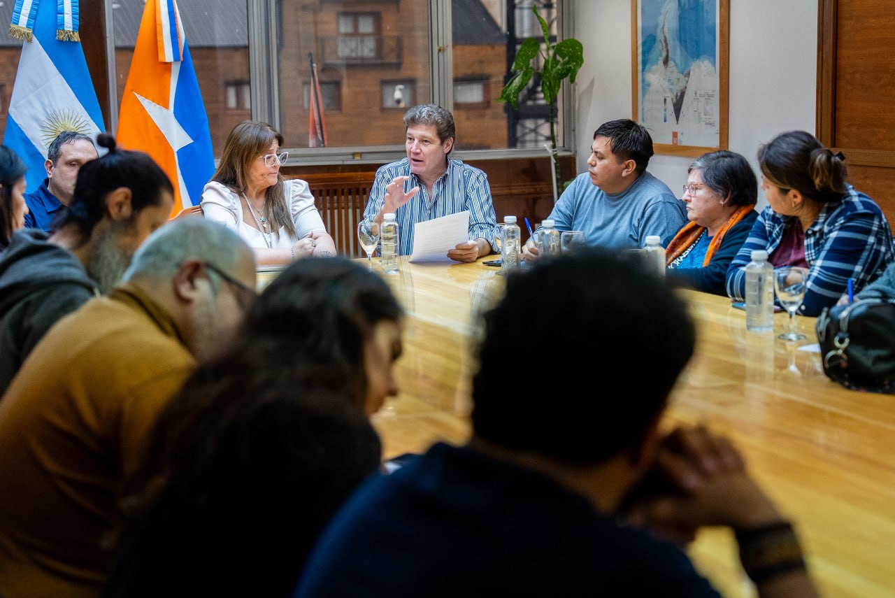 Melella encabezó una mesa de trabajo con vecinos para avanzar en la revisión del subsidio al GLP