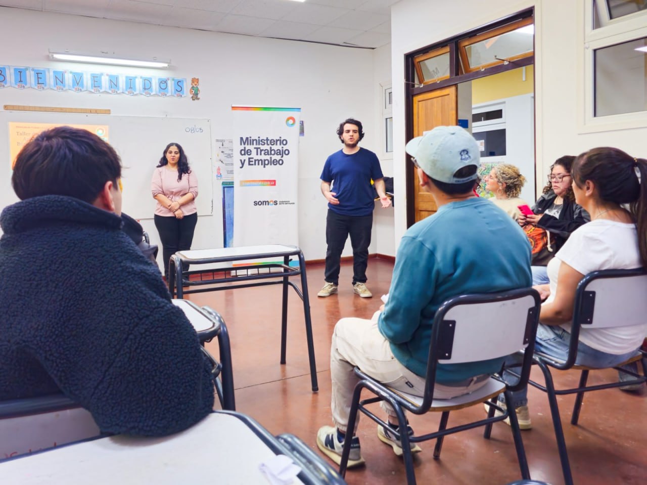 Más de 60 estudiantes de los CENS participaron en capacitaciones para mejorar su inserción laboral
