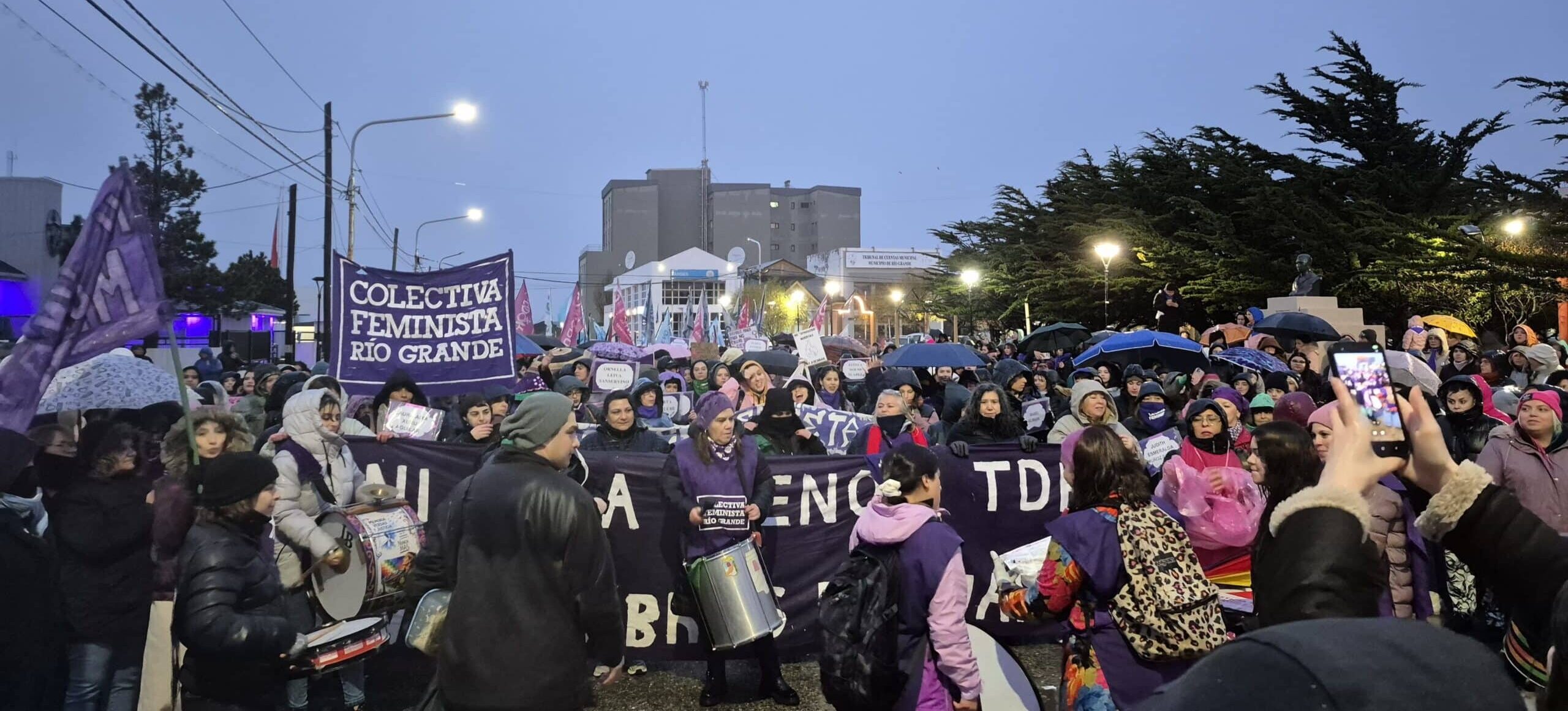 A once años de Ni Una Menos, organizaciones feministas de Tierra del Fuego volvieron a marchar contra la violencia de género
