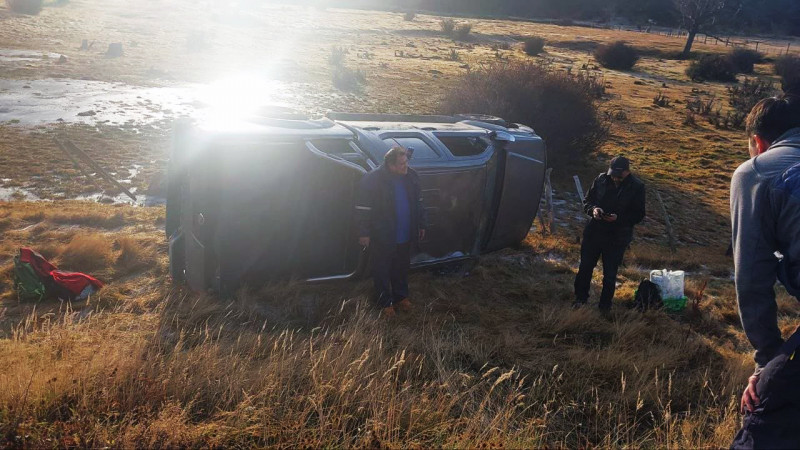 Volcó una camioneta en el acceso al Parque Nacional Tierra del Fuego