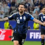Argentina pidió jugar con la camiseta azul ante Inglaterra y revive una histórica coincidencia mundialista