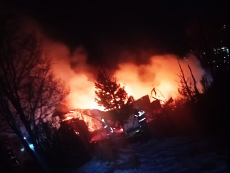 Un incendio destruyó por completo una vivienda en el barrio Dos Banderas de Ushuaia
